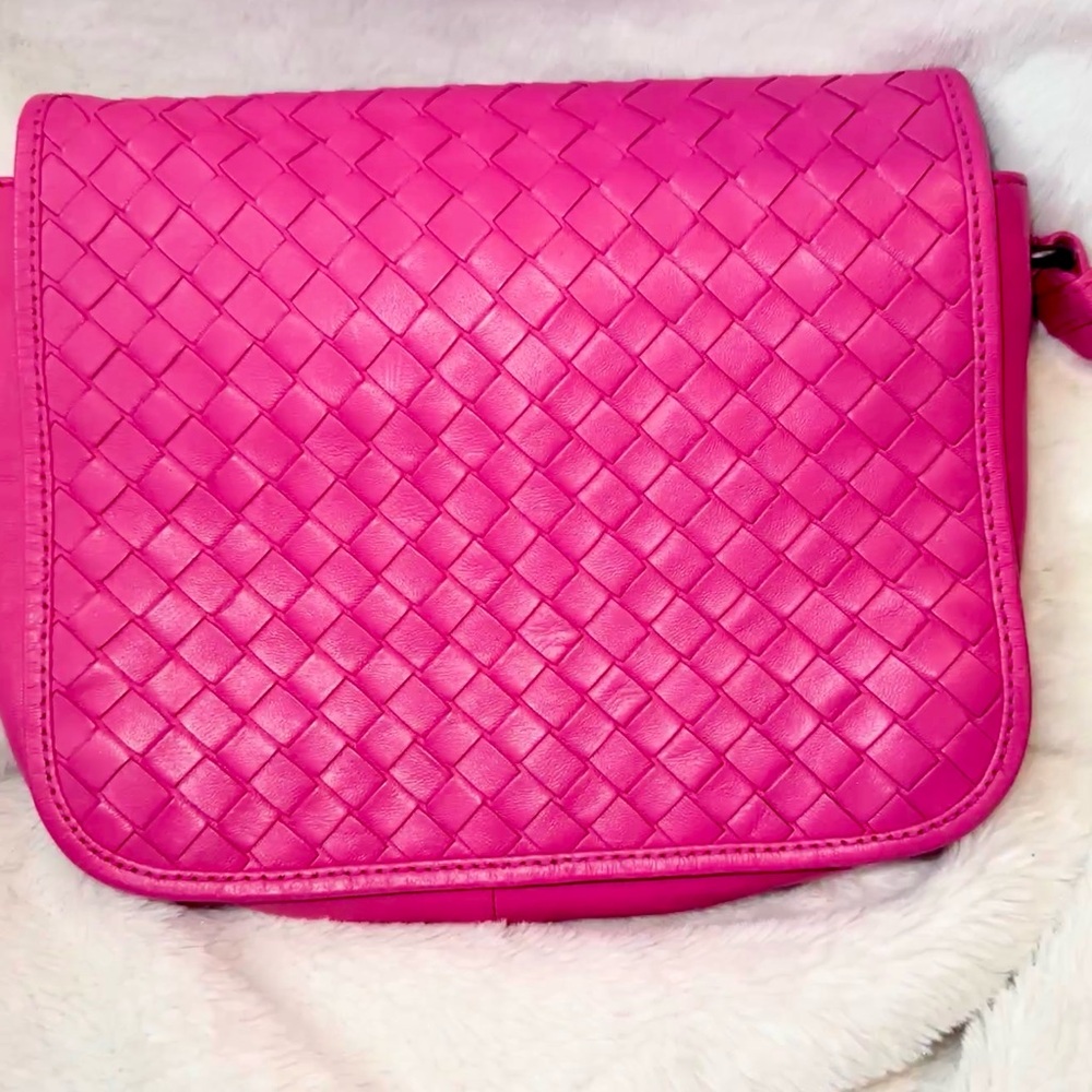 Bottega Vaneta crossbody, hot pink beautiful use condition. See pictures.